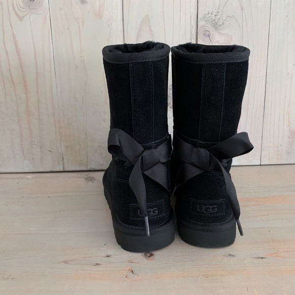 UGG CLASSIC LACE SHORT CORSET BLACK  BOOTS new - Picture 4 of 6